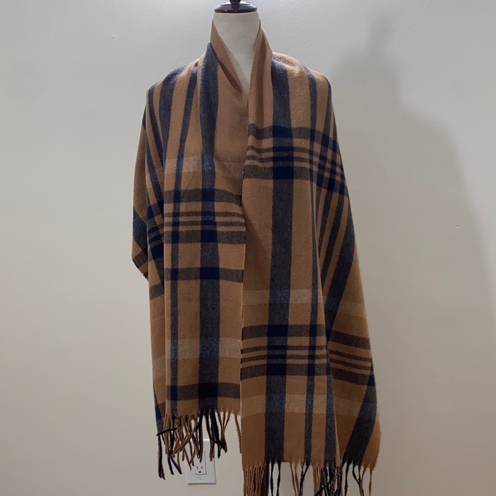Mens Camel and Navy Plaid Fringe Shawl NWOT